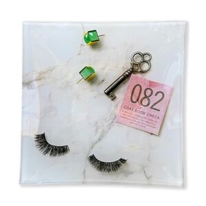 Kate Spade Lenox Snap Happy Eyelashes Key Square Dish